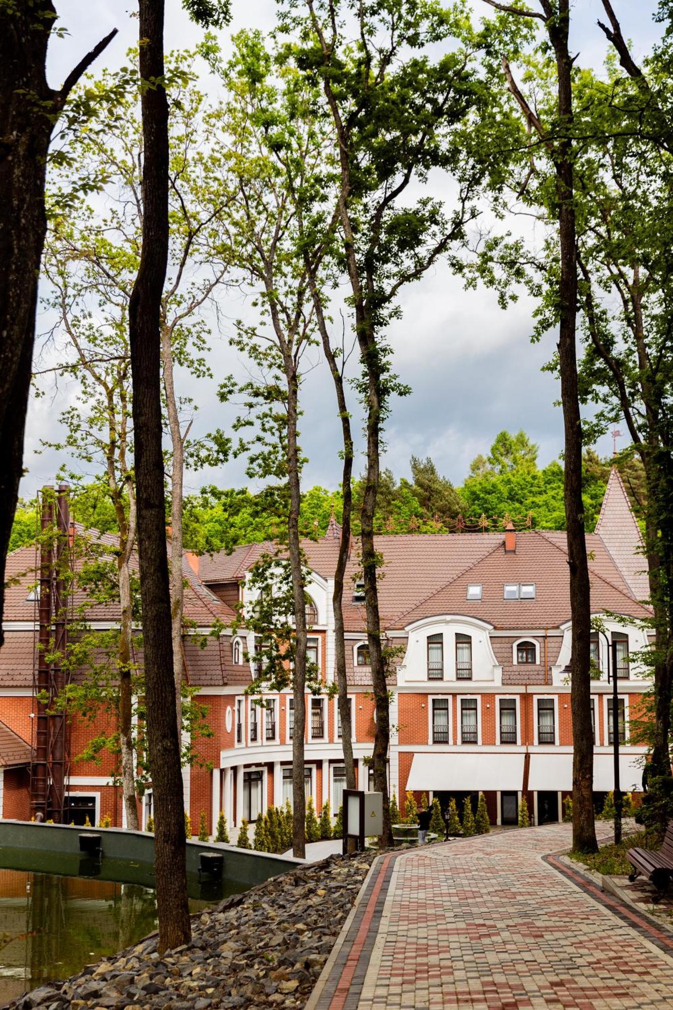 Park Hotel Bristol Uschhorod Exterior foto