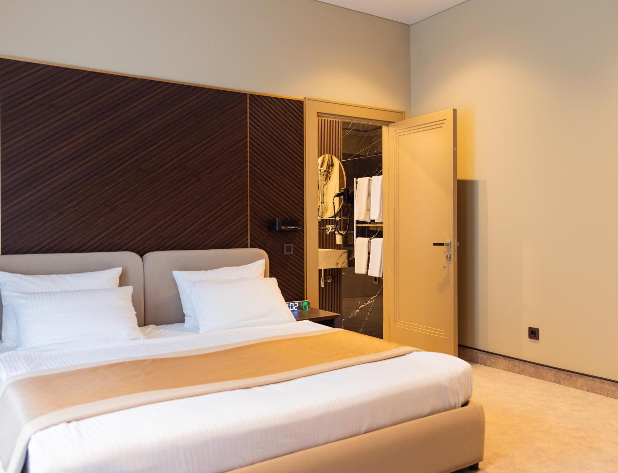 Park Hotel Bristol Uschhorod Zimmer foto