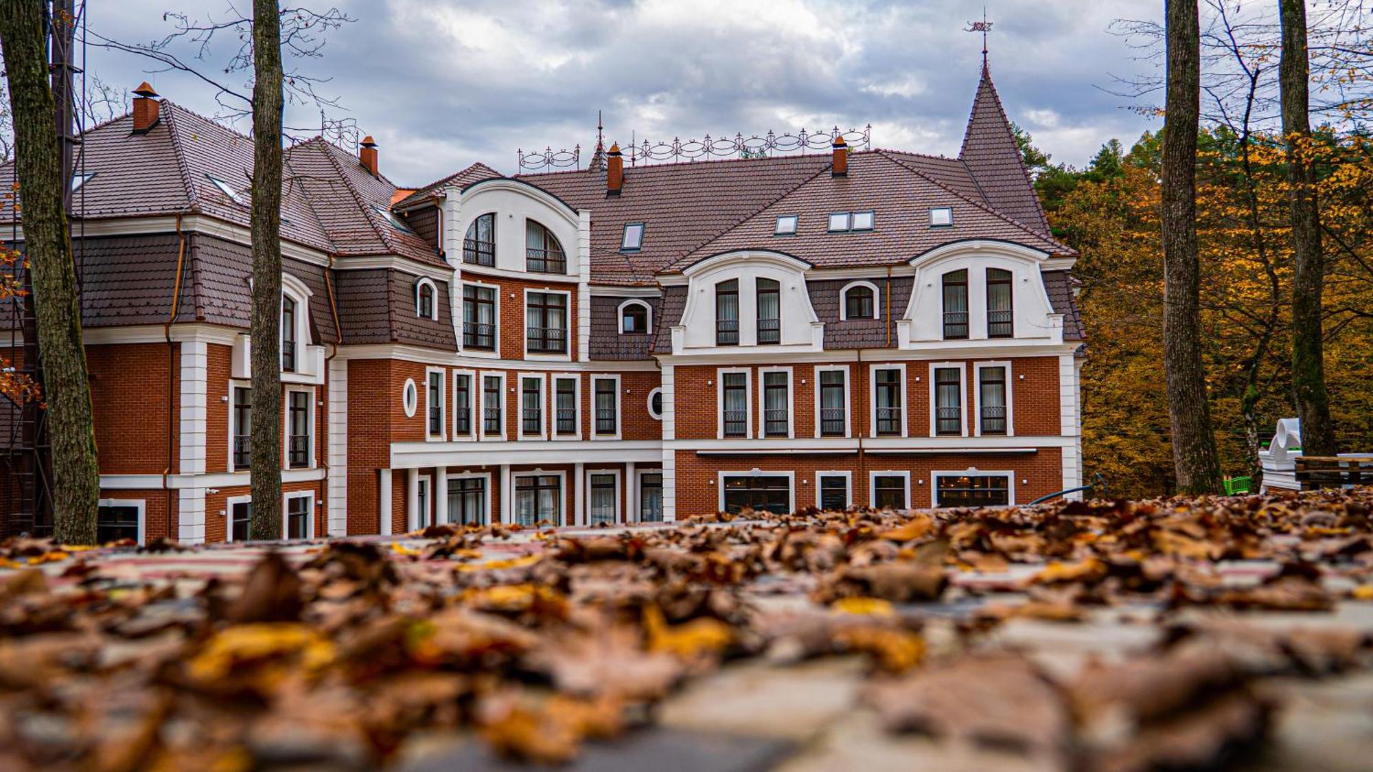 Park Hotel Bristol Uschhorod Exterior foto