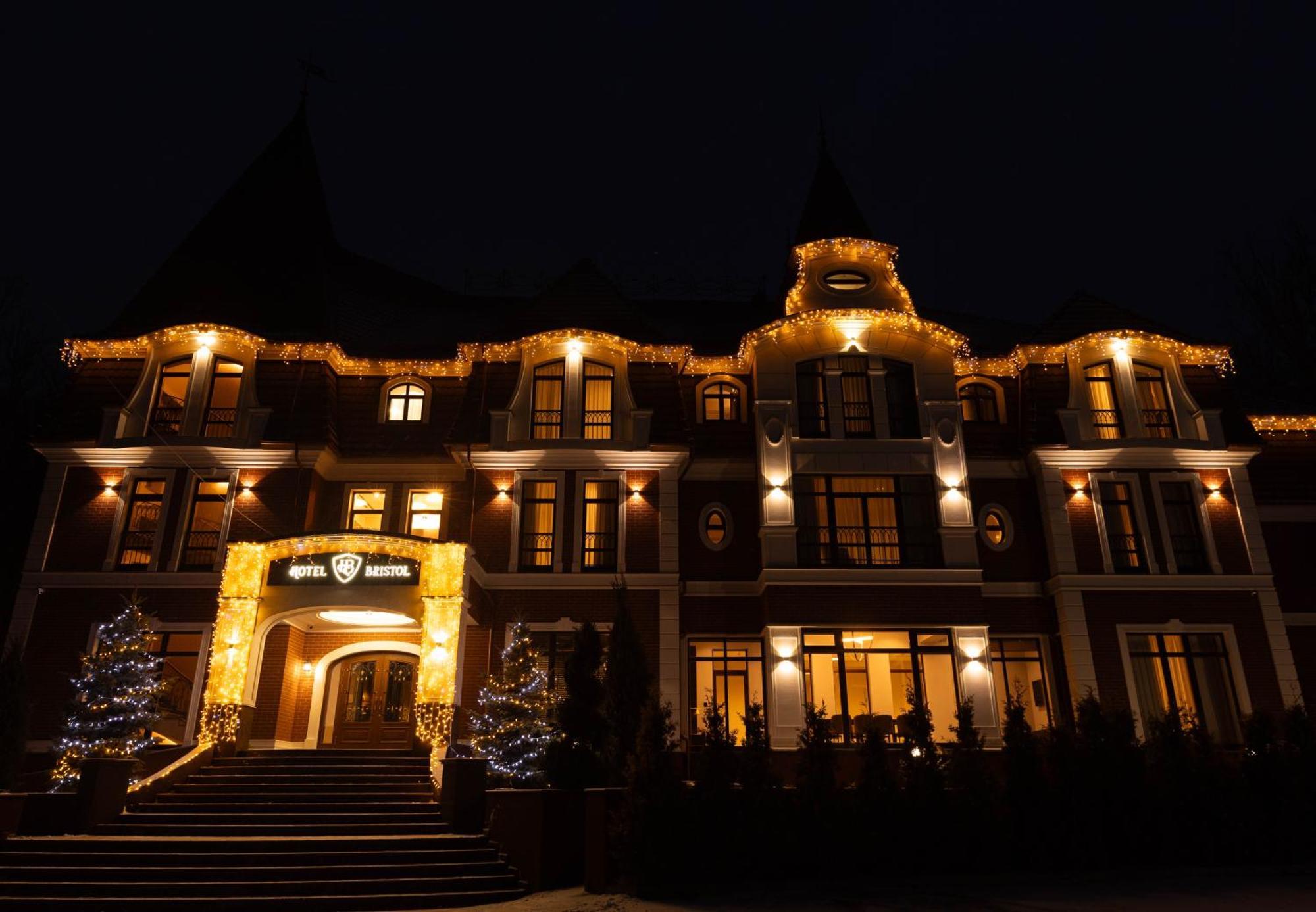 Park Hotel Bristol Uschhorod Exterior foto