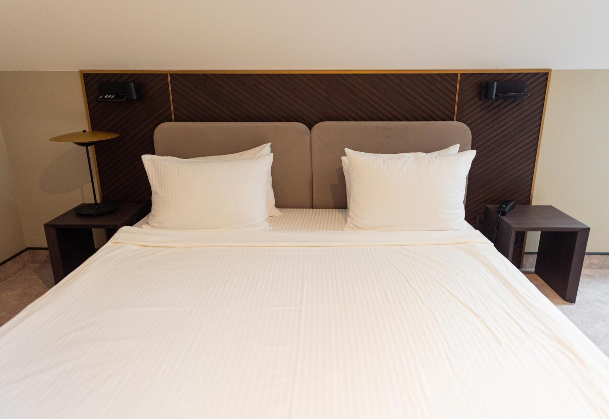 Park Hotel Bristol Uschhorod Zimmer foto